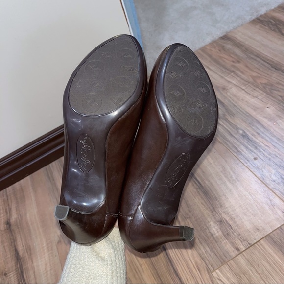 Soft Style Heels - Picture 8 of 8